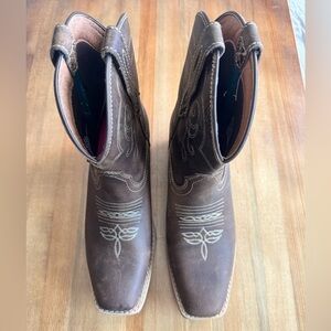 NWOT Justin Cowboy Boots